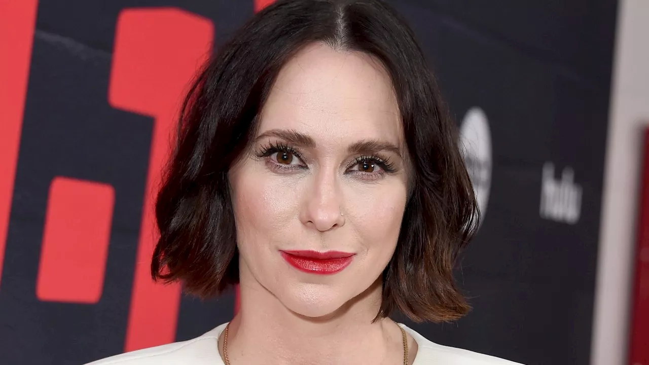 Jennifer Love Hewitt Uses This $399 Device for Facial Sculpting — See Photos