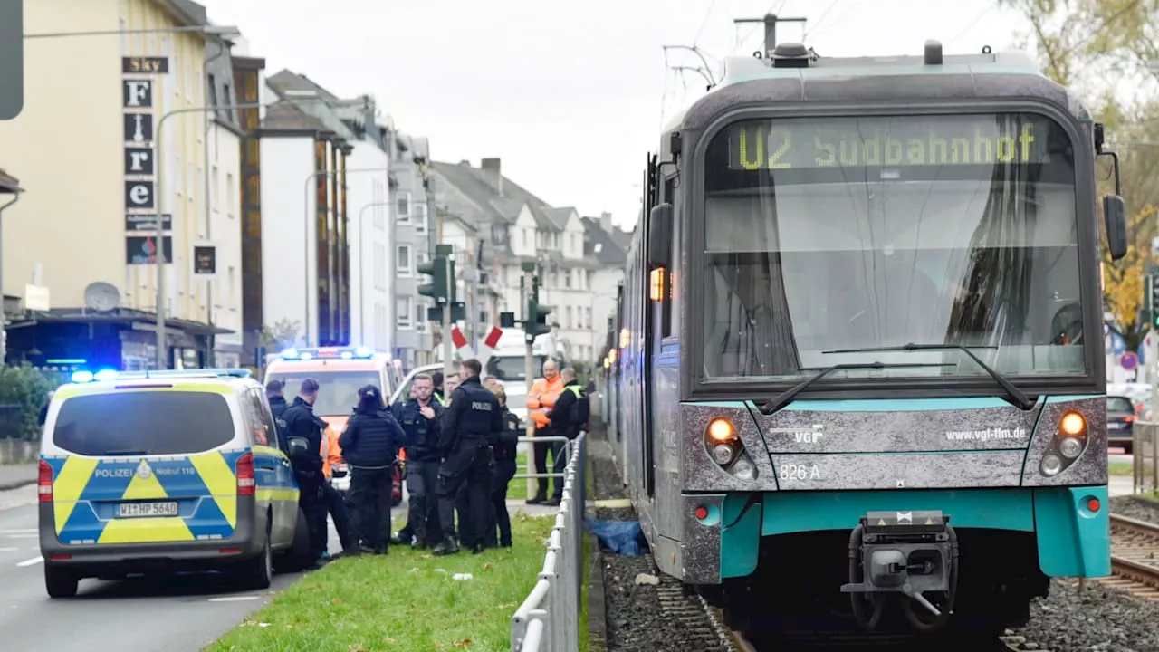 Tödlicher Unfall in Frankfurt: U-Bahn überfährt Fußgängerin