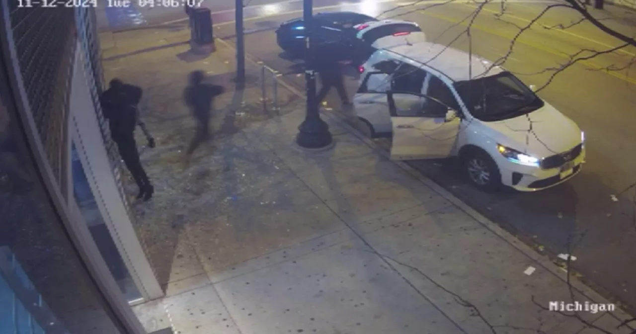 Burglars break into Chicago business twice in the same night