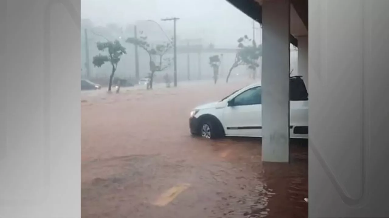 Minas Gerais é atingida por chuva extremamente forte e segue sob alerta de temporais