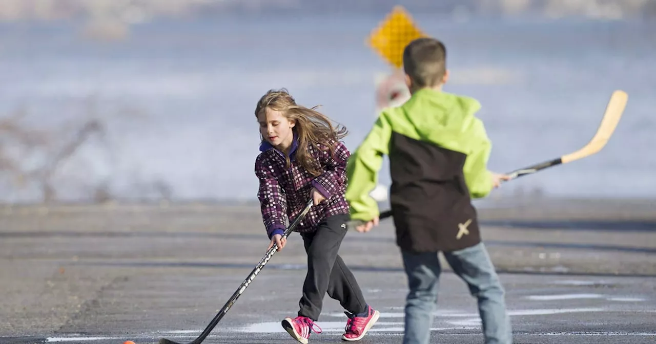 Mississauga upholds ban on street sports, including hockey and basketball