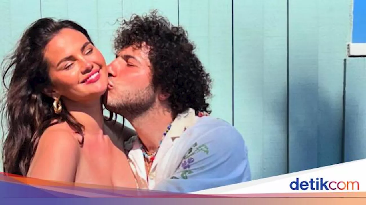 Pacar Selena Gomez Cowok Terseksi 2024, Netizen Nyinyir: Pasti Bayar!