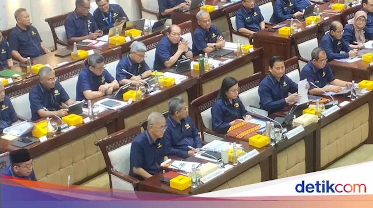 Rapat Perdana di DPR, Sri Mulyani Dikawal Tiga Wamenkeu