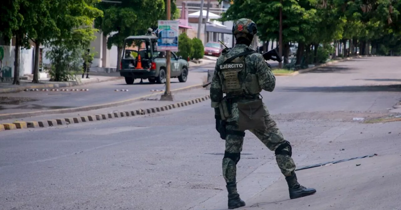 Otra jornada violencia en Sinaloa: hallan cuerpos apilados en carretera