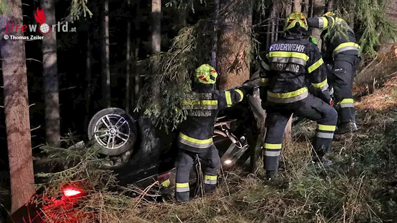 Stmk: Auto auf B 77 bei Lobmingtal 25 Meter in Wald gestürzt