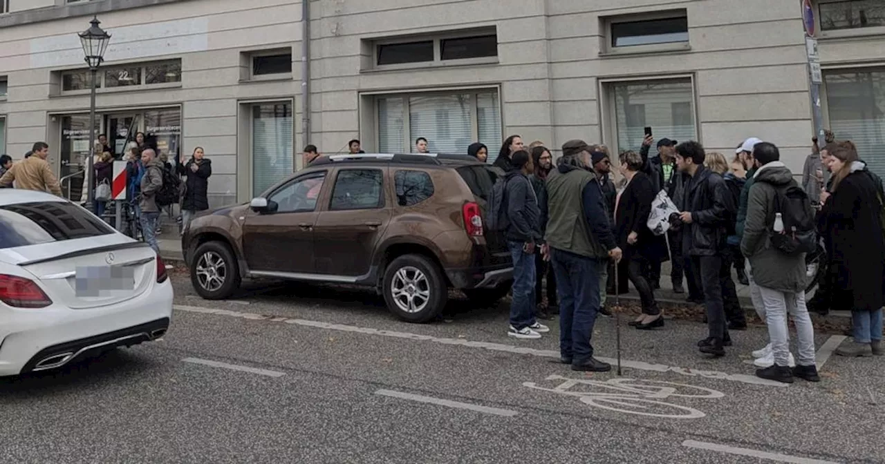 Keine Termine möglich: 'Wütender Mob' eskaliert und stürmt Bürgerservice in Potsdam