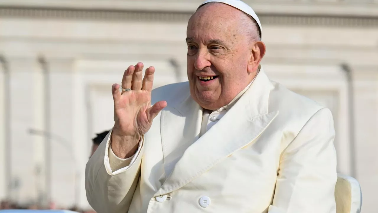 Pope at Audience: Mary takes us by the hand to Jesus