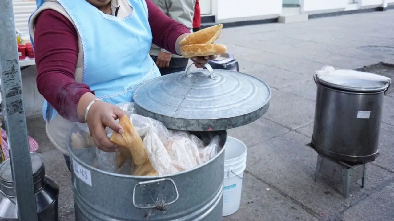 Vendedora de tamales enfrenta a su acosador y él la ataca con un machete: "me dejó casi muerta"