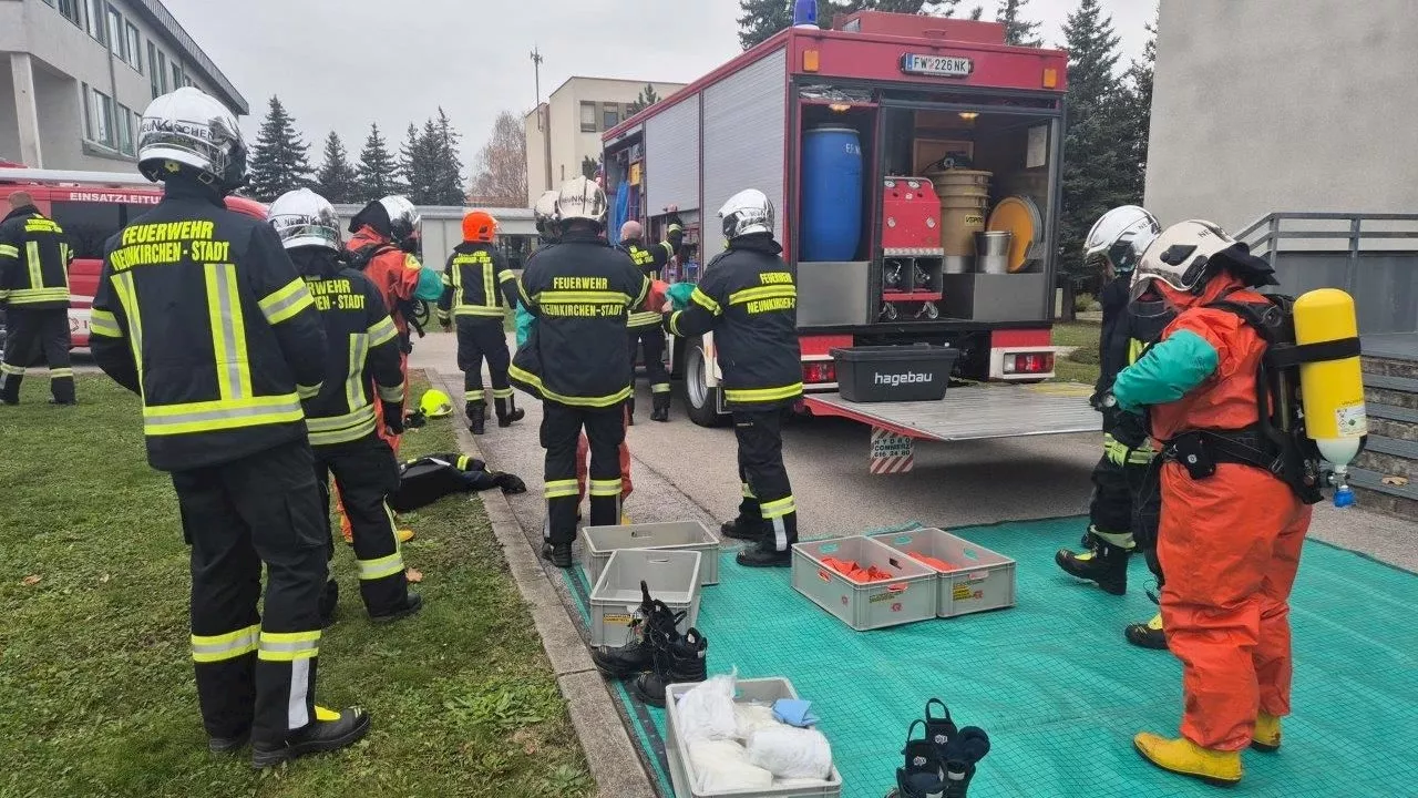  Säure-Austritt in Schule – Rieseneinsatz läuft