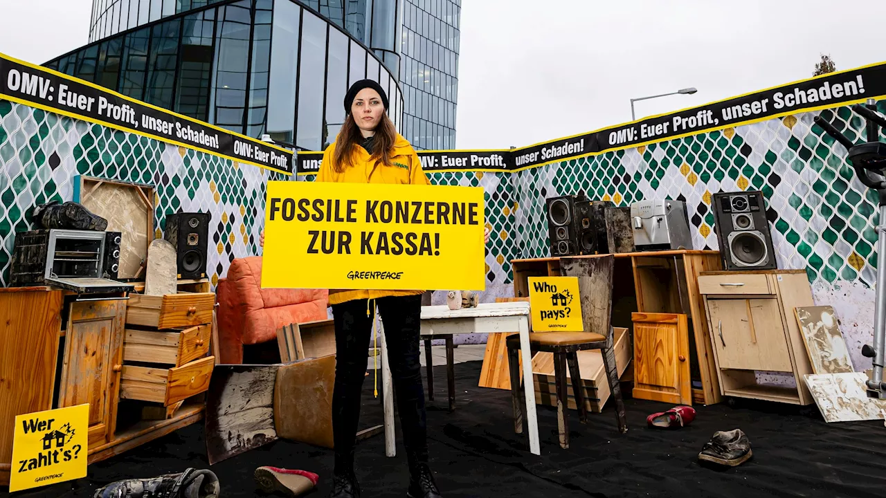 Spektakuläre Protestaktion - Umweltschützer setzen OMV 'Flutwohnzimmer' vor die Tür