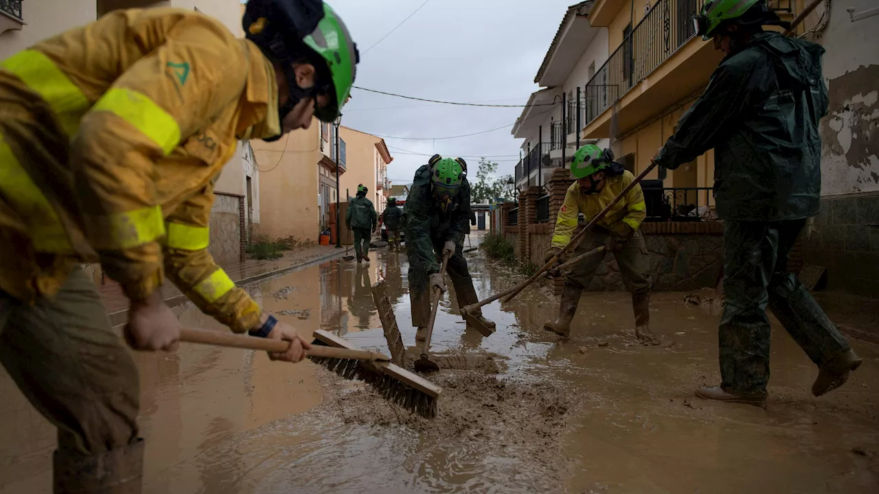 Wetter-Warnung in Spanien - Sintflut-Regen – Menschen binden sogar ihre Autos fest