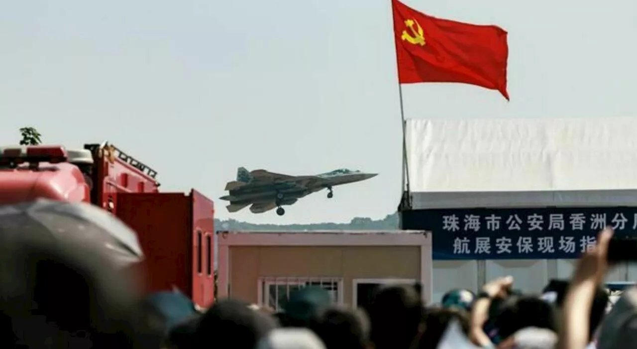 Cina, il nuovo caccia invisibile J-35 che sfida gli Usa. E con l'elicottero Z-20 cresce il sistema antisommerg