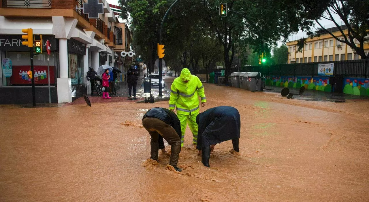 Maltempo Spagna, allagamenti a Malaga: ospedale inondato e oltre 3.000 evacuati. Allerta rossa a Madrid