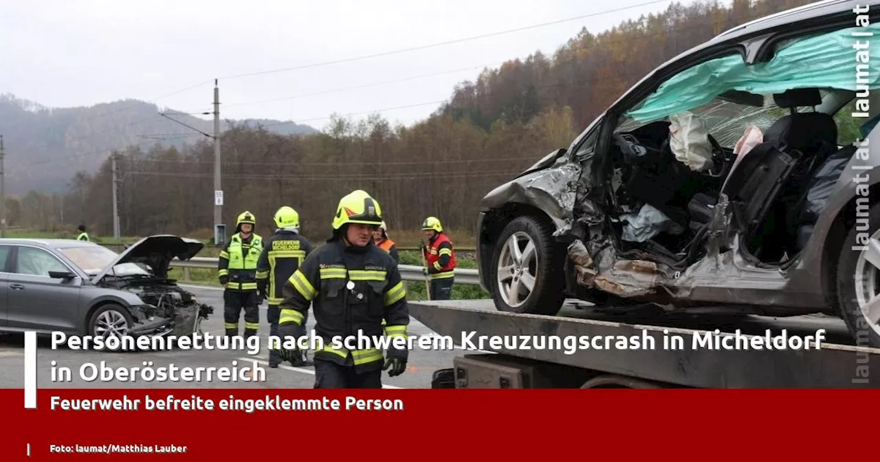 Personenrettung nach schwerem Kreuzungscrash in Micheldorf in Ober�sterreich