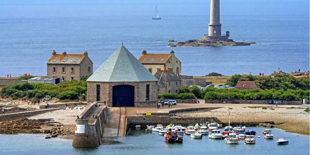 À la pointe du Cotentin, le nouveau canot de sauvetage SNSM fait plouf