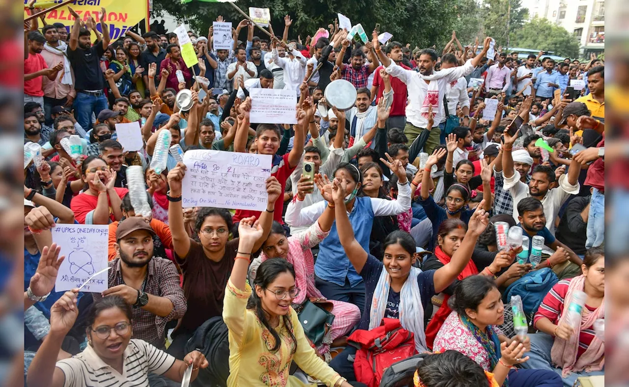 प्रयागराज में छात्रों का धरना तीसरे दिन भी जारी, बड़ी संख्या में सुरक्षा बल मौजूद, बड़े एक्शन की तैयारी