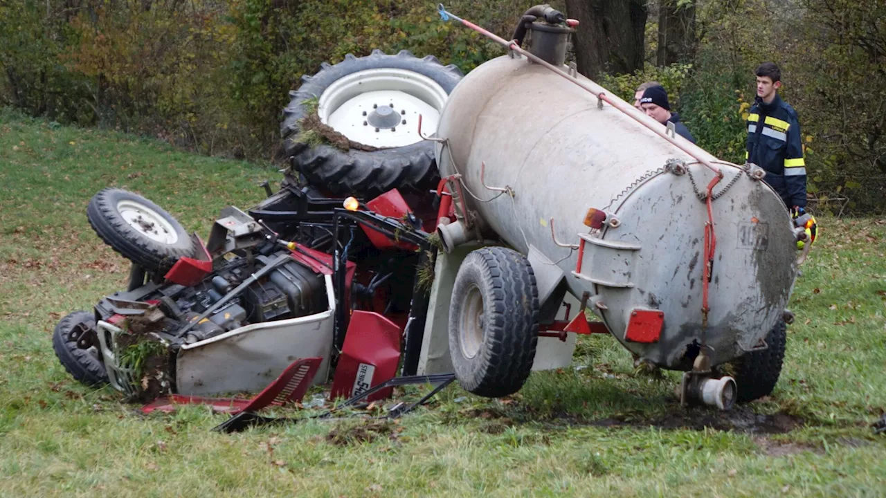 Traktor stürzte ab: Schwer verletzter Fahrer kämpfte sich durchs Geäst