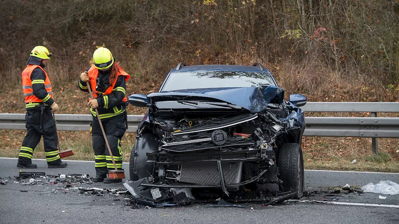 Bayern: Fünf Verletzte bei Unfallserie mit sieben Fahrzeugen