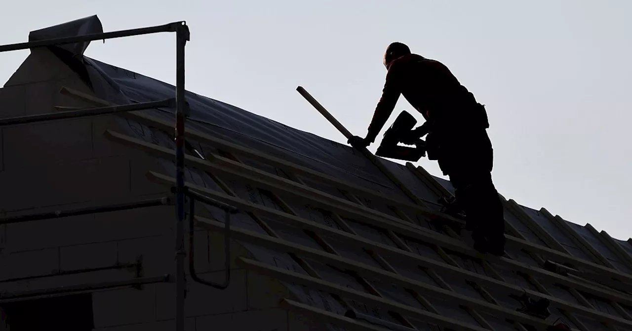 Gewerkschaft: Deutlich mehr Geld für Dachdecker