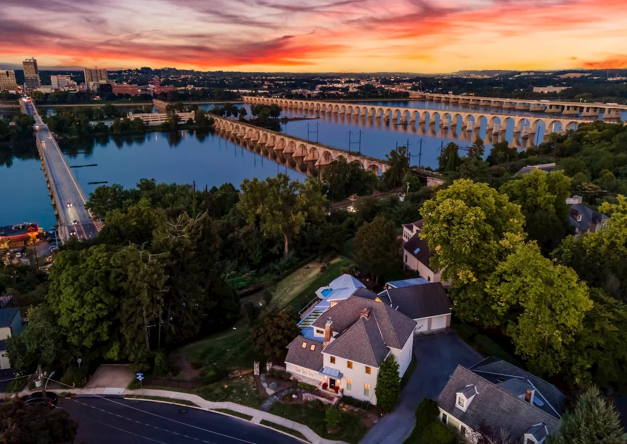 Home with river views built by well-known architect in Cumberland County: Cool Spaces