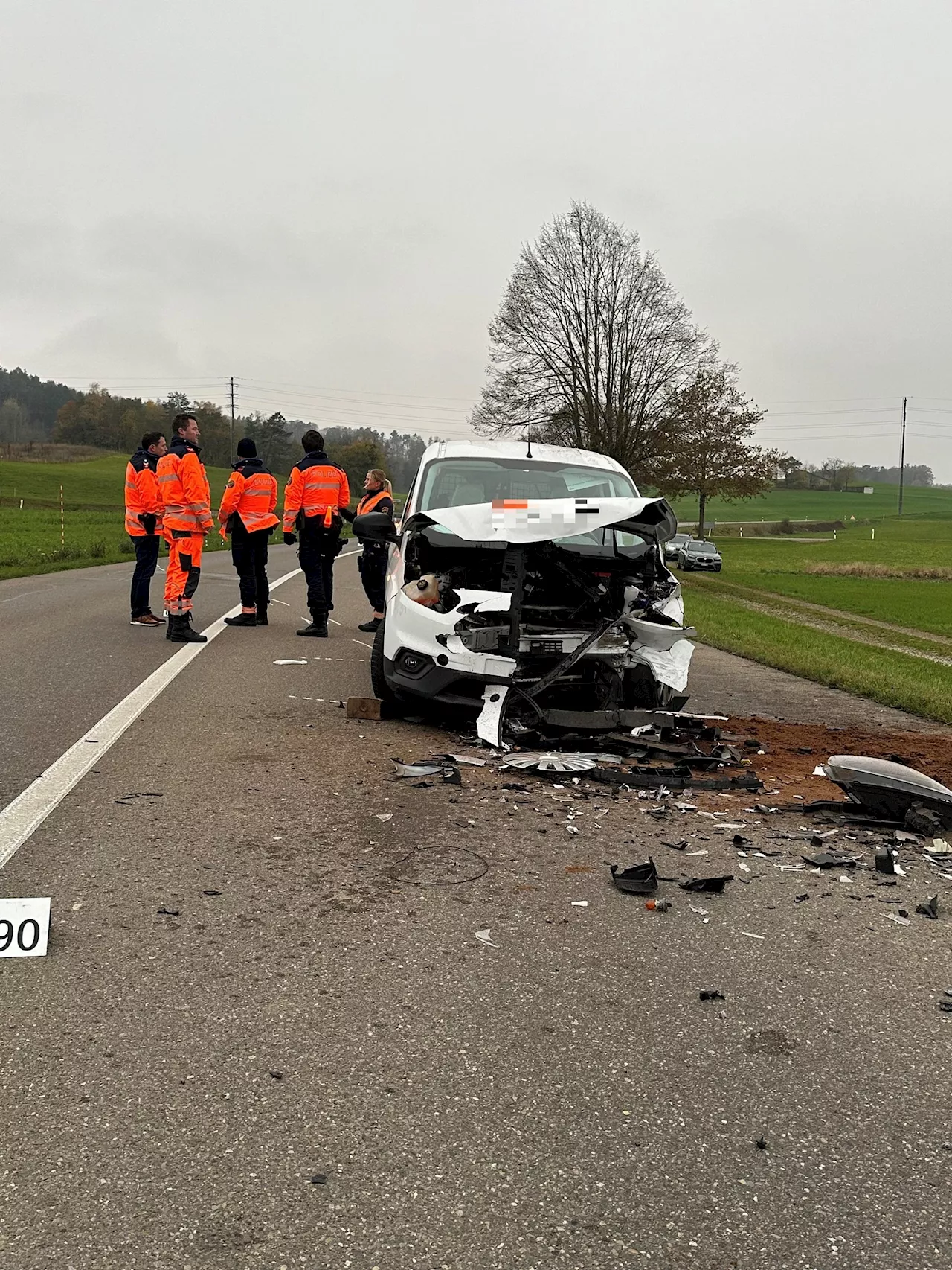 Humlikon ZH: Frontalkollision zwischen zwei Autos – zwei Personen verletzt