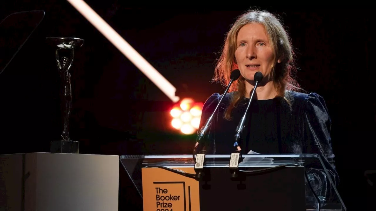 La novela 'Orbital' de la escritora británica Samantha Harvey gana el Premio Booker de ficción