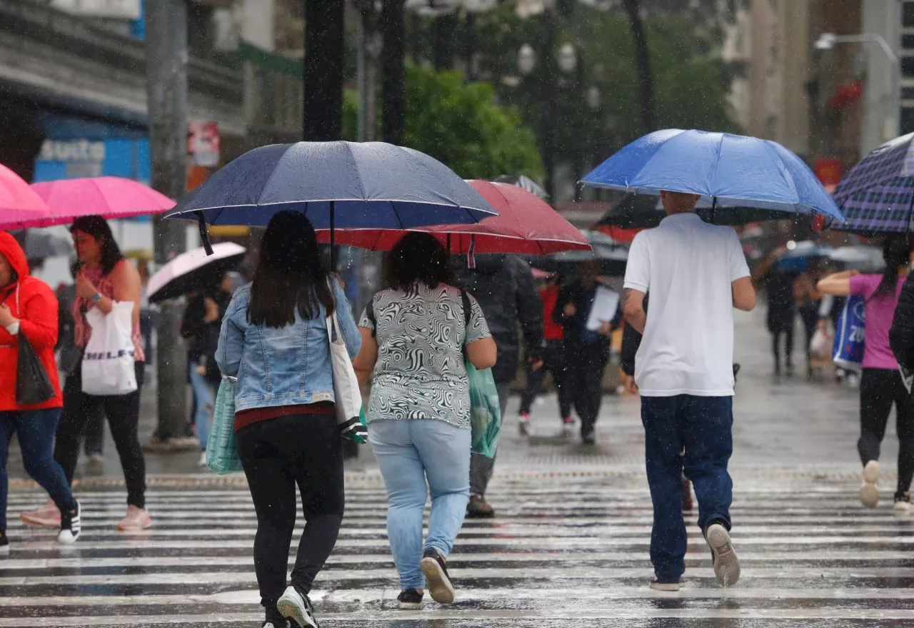 Chuvas intensas e vendavais: 17 estados e o DF estão em alerta; veja previsão do tempo