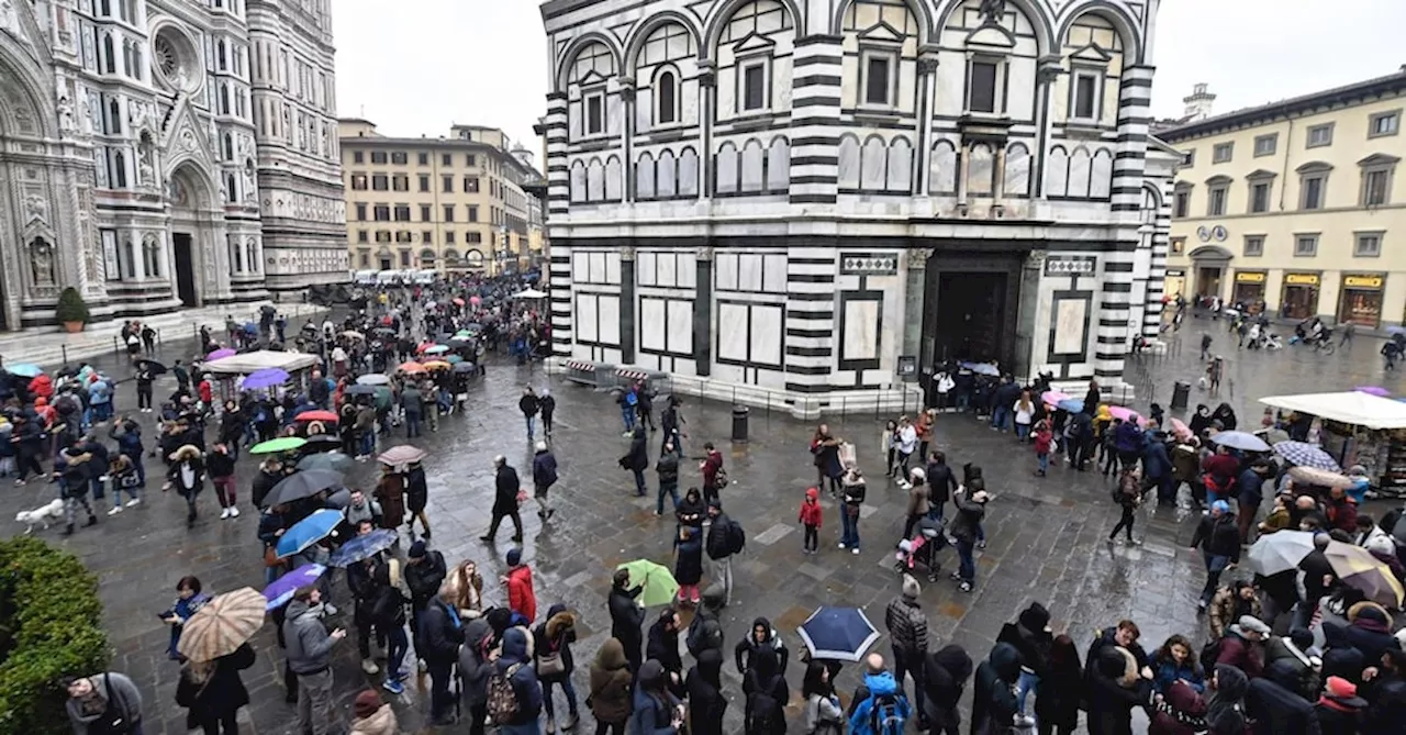 Overtourism, Firenze vieta «keybox» e mette un limite alle golf car