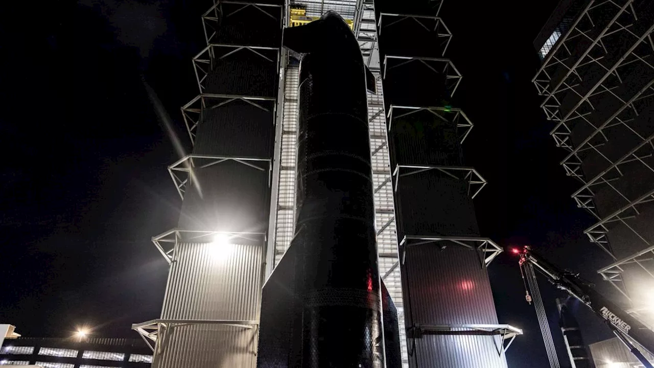 SpaceX rolls Starship spacecraft to pad ahead of Nov. 18 launch (photos)