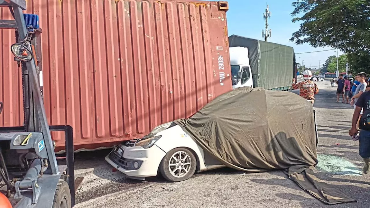 Penang police detain driver for causing fatal accident with toppled container