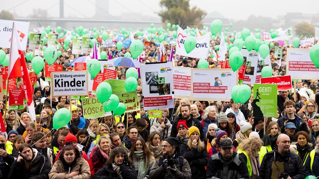 Demonstration: 32.000 Menschen protestieren gegen Sozialabbau