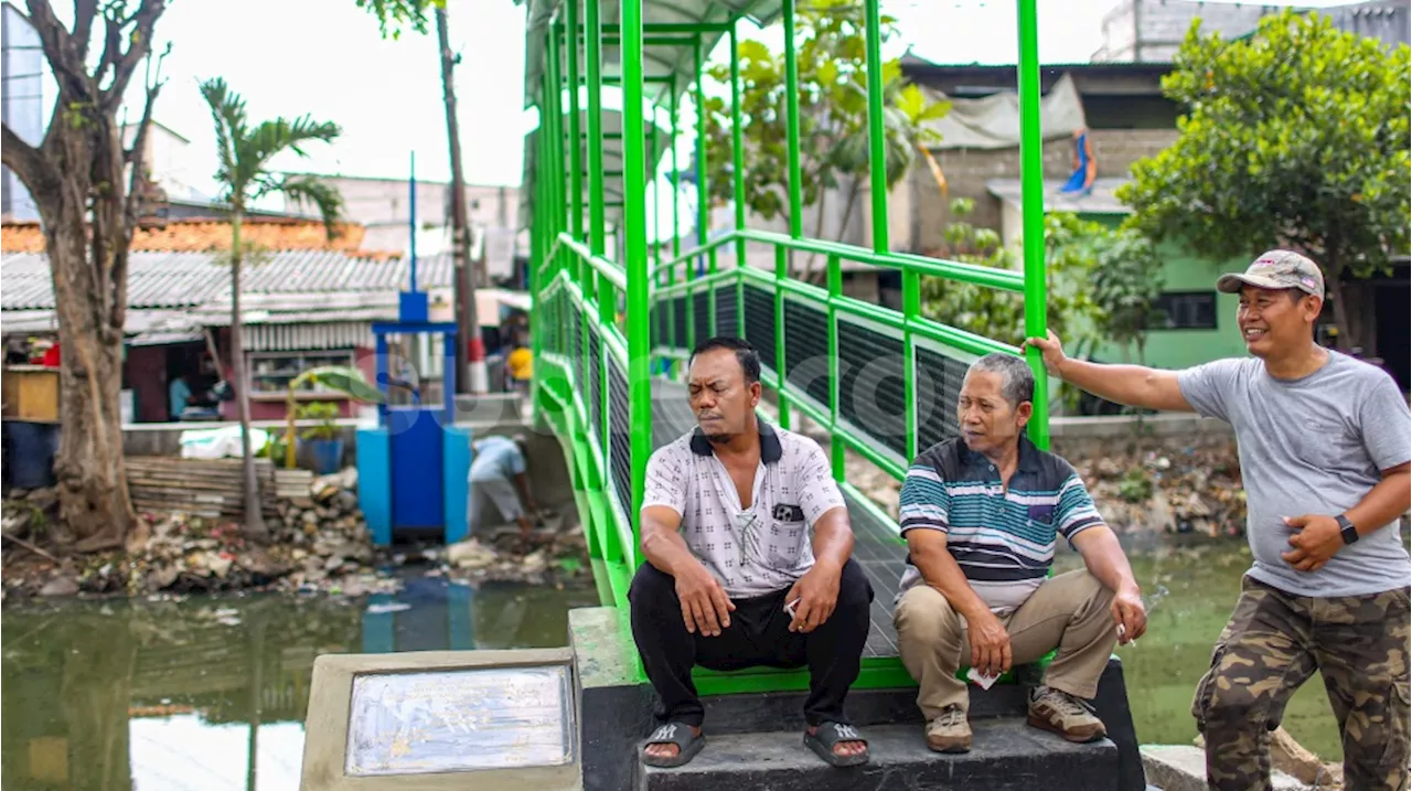 Hanya 19 Hari! Warga Jakarta Utara 'Sulap' Jembatan Kayu Jadi Besi dari Uang Patungan