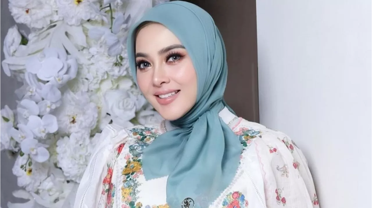 Syahrini Pamer Sandal Rp58 Juta, Modelnya Bikin Netizen Syok: Harganya Seaneh Bentuknya