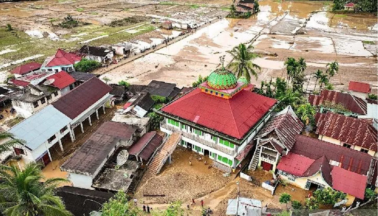 Banjir Sijunjung Rendam Ratusan Rumah, Hari Ini Diperkirakan Hujan Petir