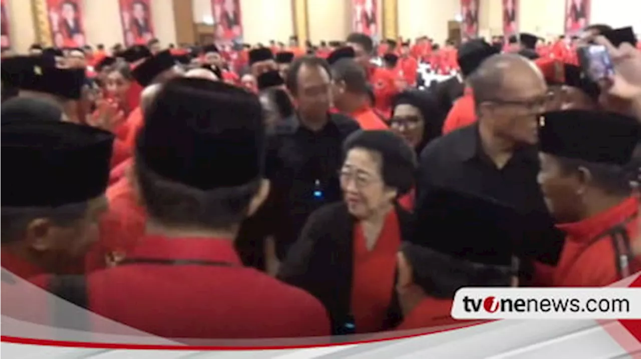 Megawati Turun Gunung Tegaskan Kader PDIP Wajib Fokus Menangkan Pasangan Risma-Gus Hans