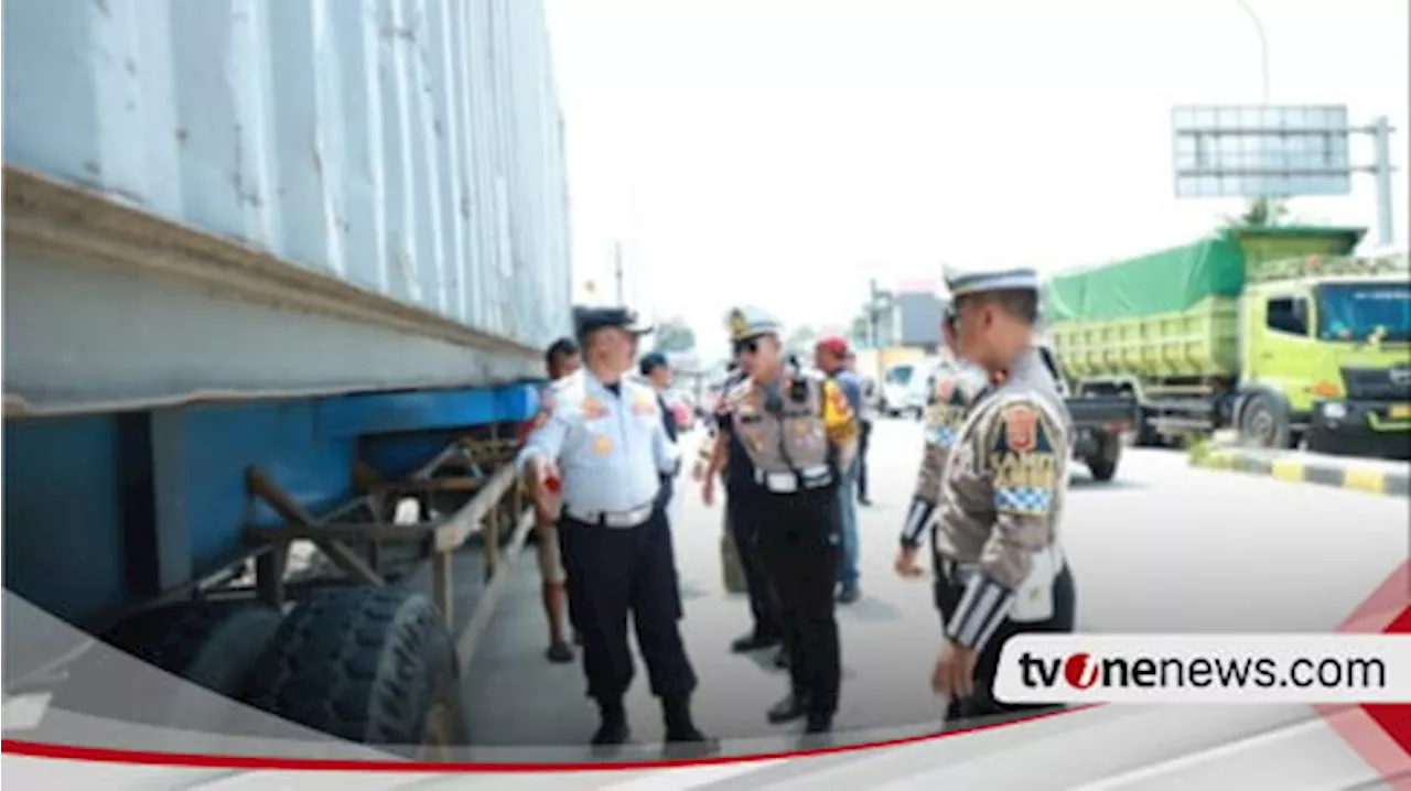 Razia di Tol Bocimi, Polisi Temukan Belasan Truk Langgar Aturan Muatan