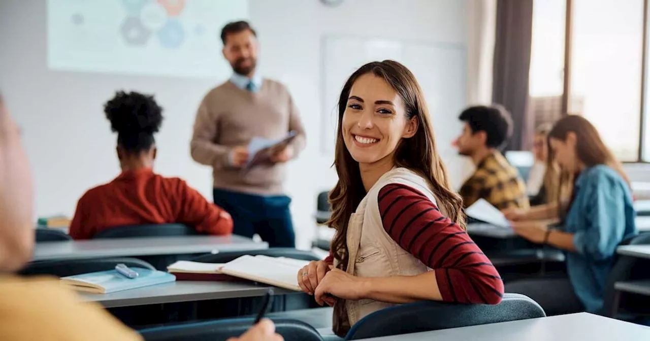 El hombre más rico de Colombia reveló las universidades elegidas para entregar becas de estudio