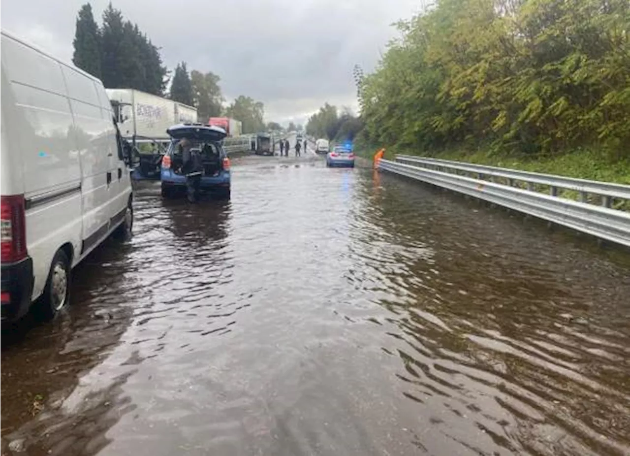 Fuertes inundaciones golpean a Sicilia, las comparan con las de Valencia