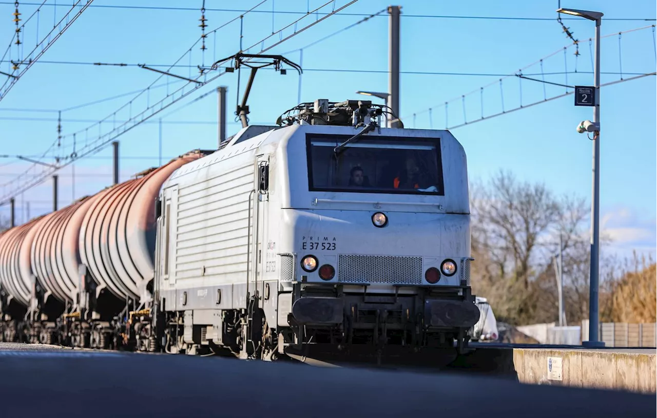 Ardennes : Un train percute un véhicule immobilisé à un passage à niveau