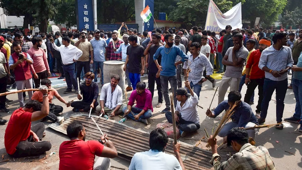 प्रयागराज: UPPSC Protest में उपद्रवियों की एंट्री, भड़काने की कोशिश... छात्रों के धरना-प्रदर्शन पर DCP का बयान