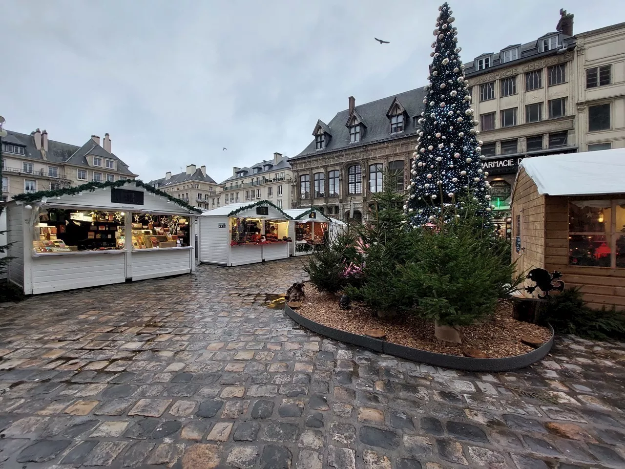 Gourmandises, horaires et idées cadeaux : tout savoir sur le Marché de Noël de Rouen