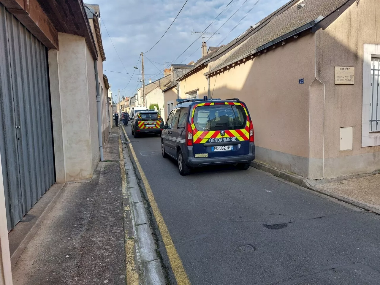 Voiture en feu dans un garage à La Flèche : une personne décédée