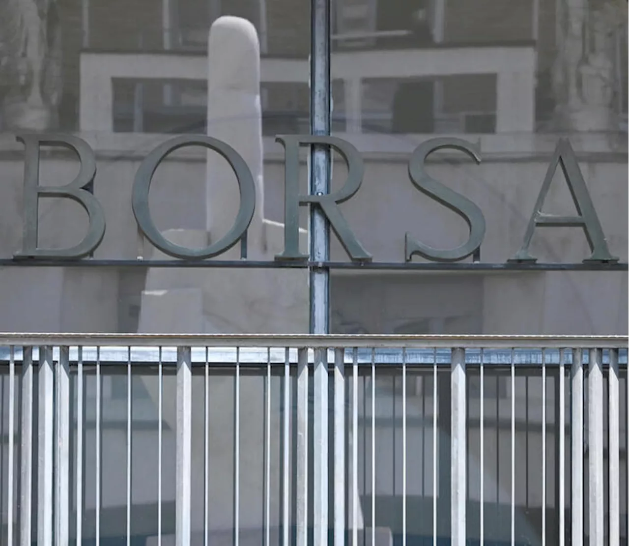 Borsa: Milano allunga il passo (+1,4%), corrono Mps, Bps e Tim