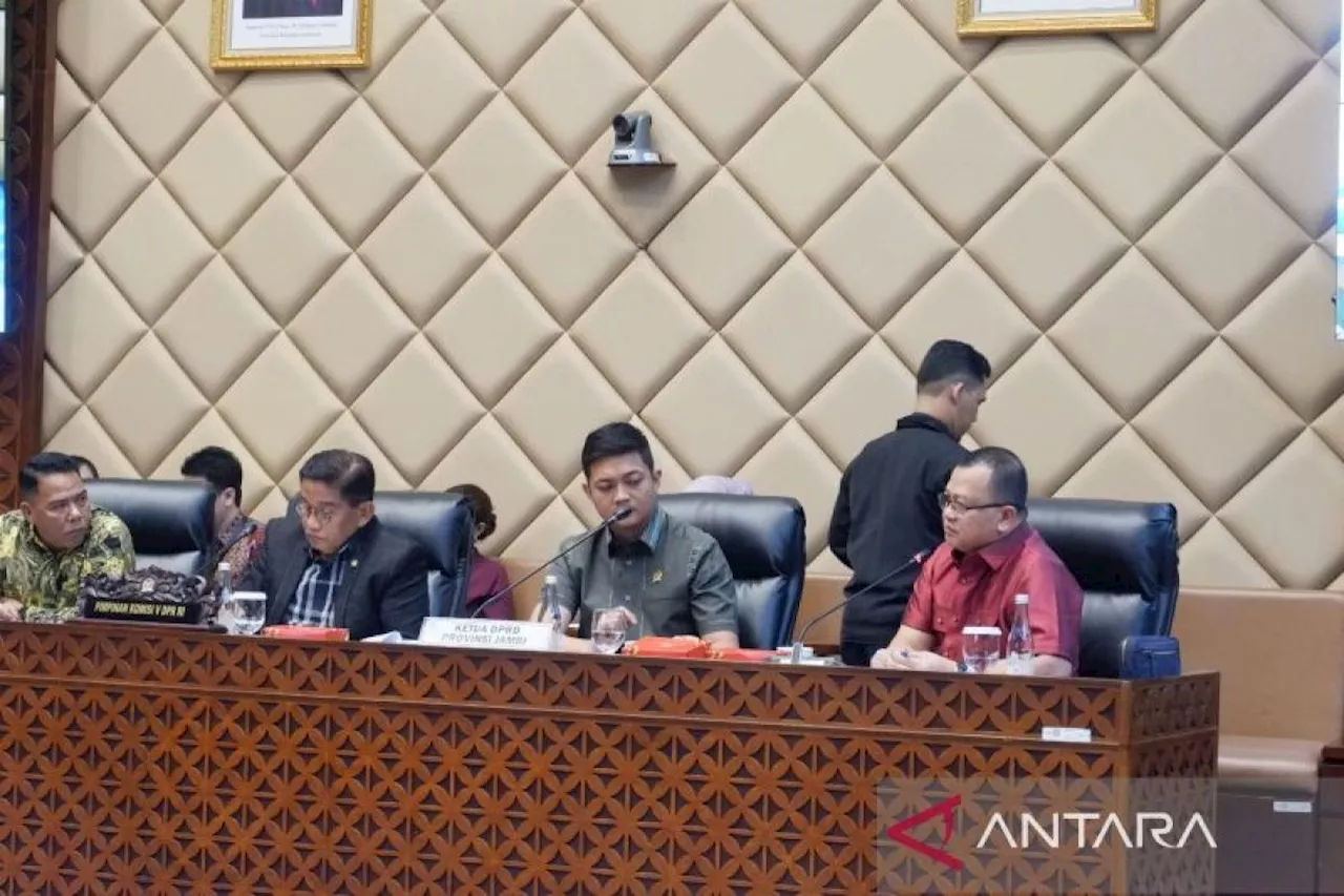 Anggota Dewan Jambi dan Komisi V DPR RI bahas pembangunan