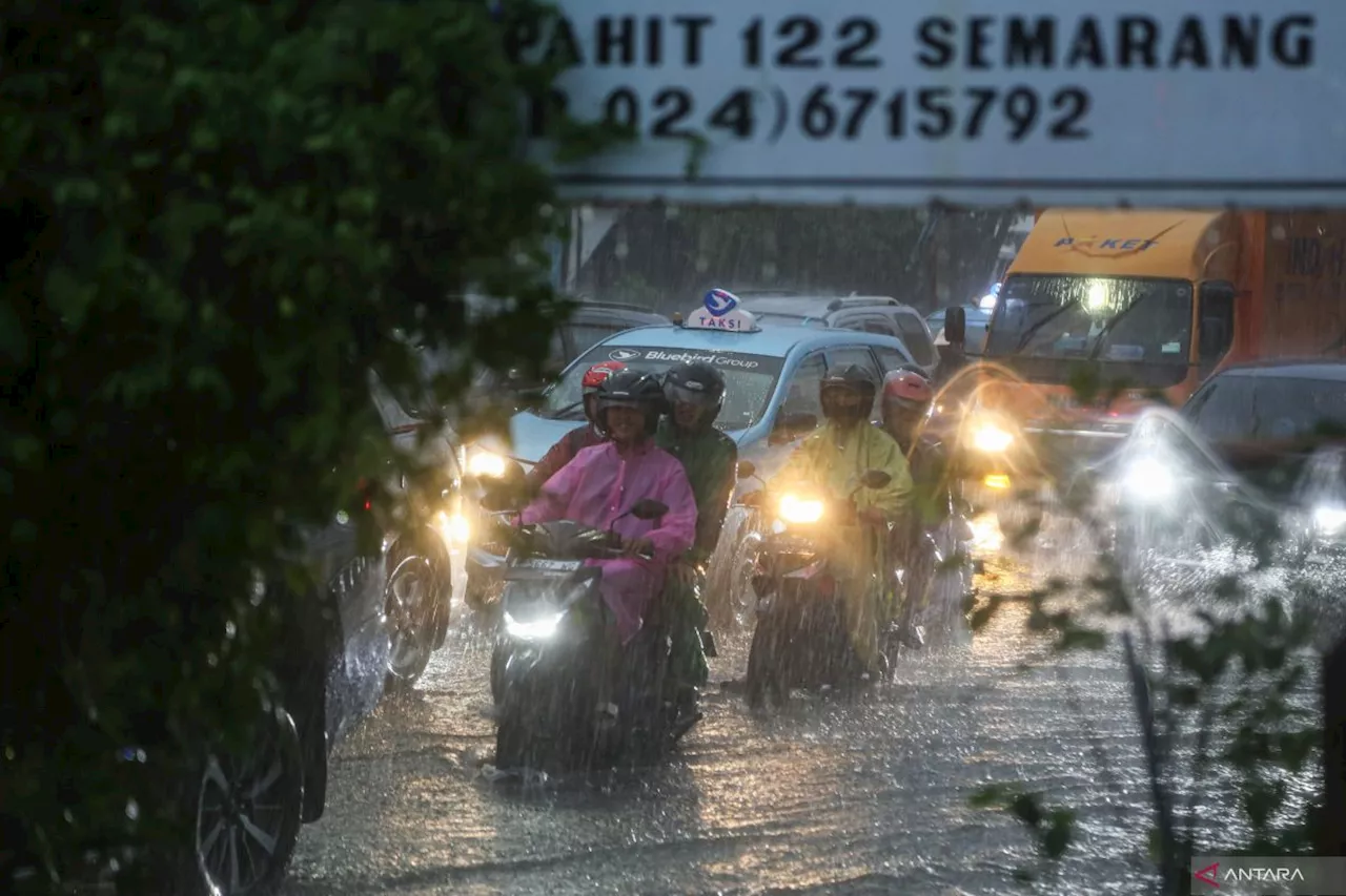 BMKG: Waspadai potensi cuaca ekstrem di Jateng pada 14-16 November