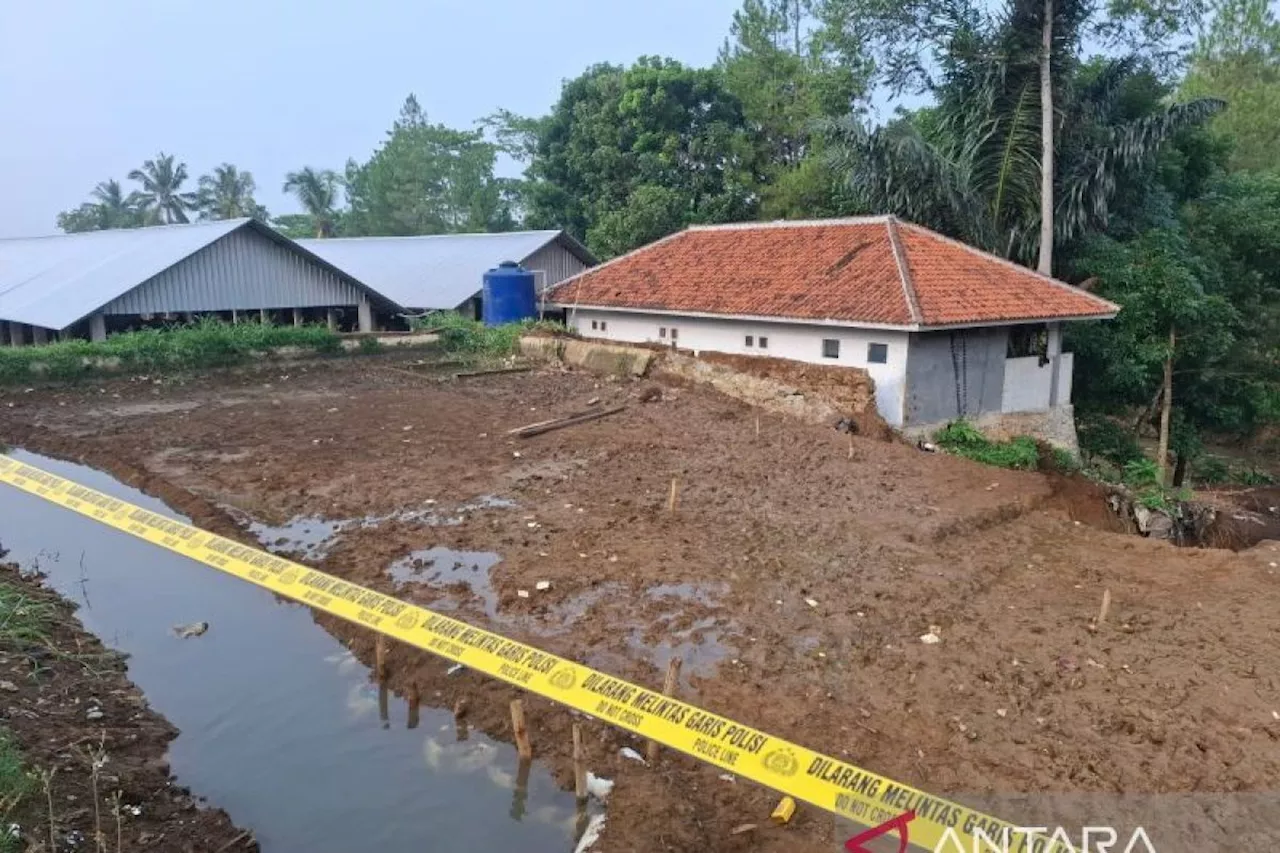 BPBD: 4 santri di Sukabumi meninggal, tertimbun tanggul kolam roboh