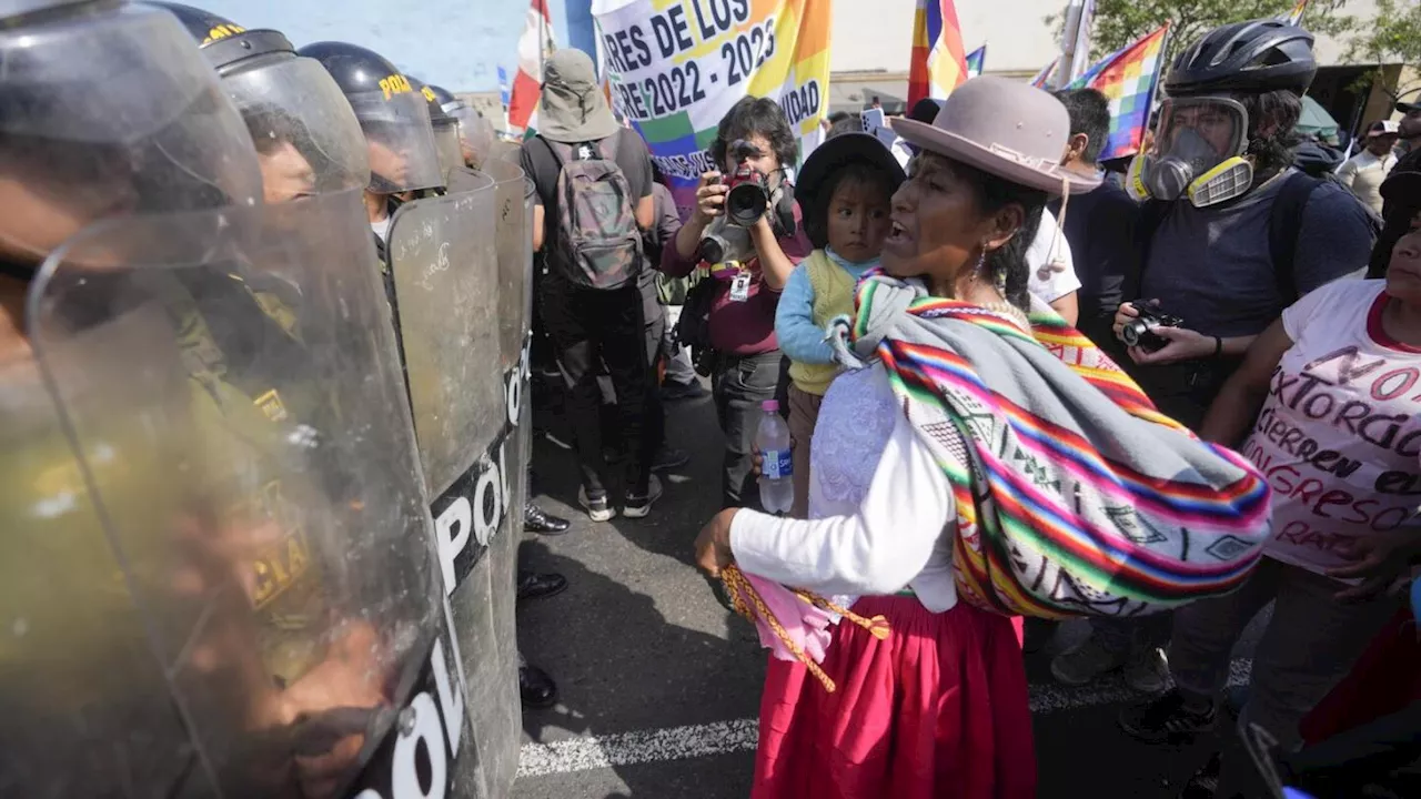 Protesters and police clash in Lima on sidelines of APEC summit