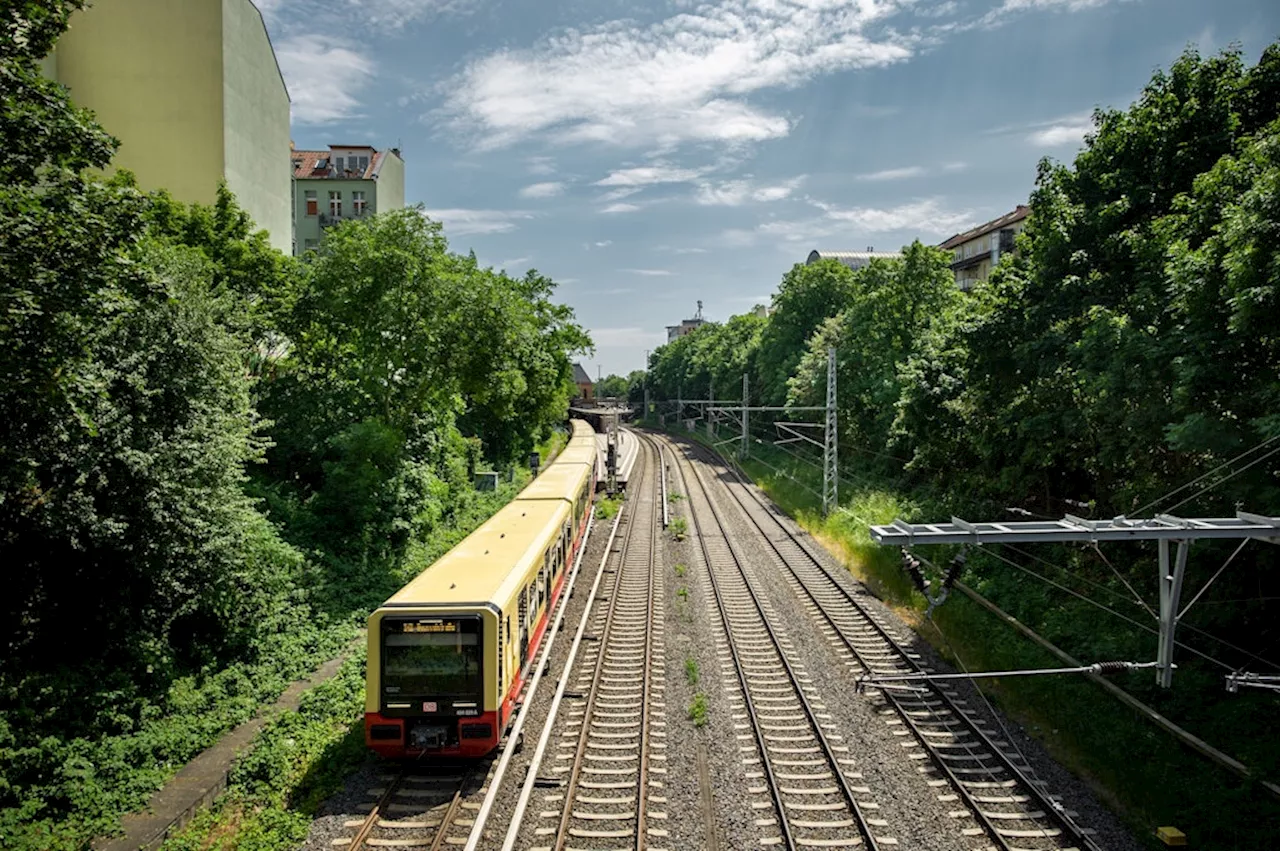 S-Bahnhöfe in Berlin: Warum Fahrgäste noch lange unnötige Umwege laufen müssen