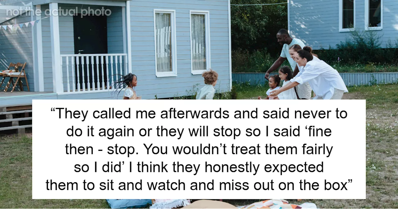 Grandparents Refuse To Treat Step-Grandkids For Xmas, Livid Mother Decides To Intervene