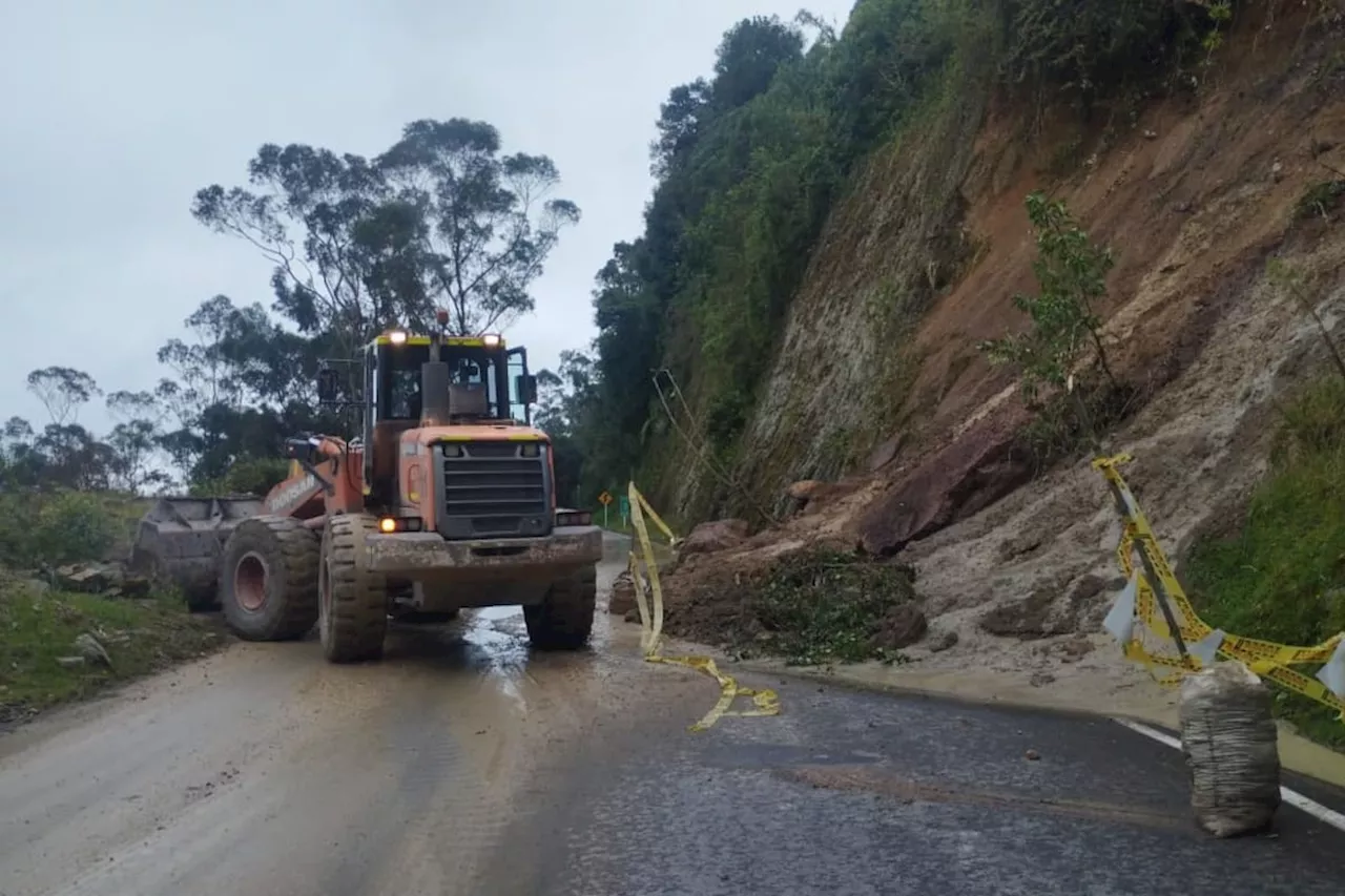 Por 15 derrumbes hay paso restringido en la vía Curos